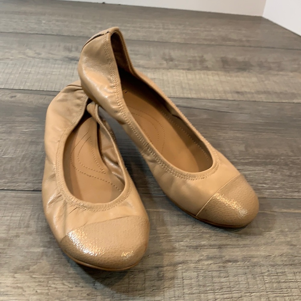 Tahari nude leather flats size 7